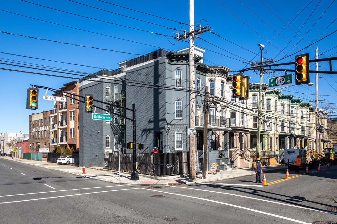 375 Baldwin Ave in Jersey City, NJ - Building Photo