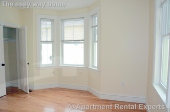 28 Putnam St in Somerville, MA - Building Photo - Building Photo