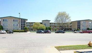 Terrace Apartments in Melrose Park, IL - Building Photo - Building Photo