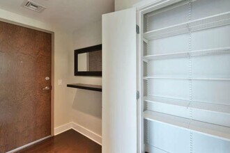 300 Bowie St in Austin, TX - Building Photo - Building Photo