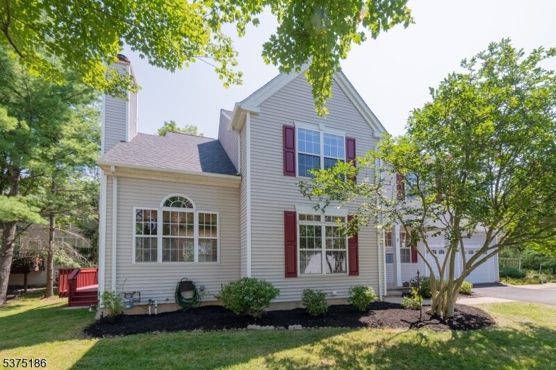 5 Hansom Rd in Bernards, NJ - Building Photo