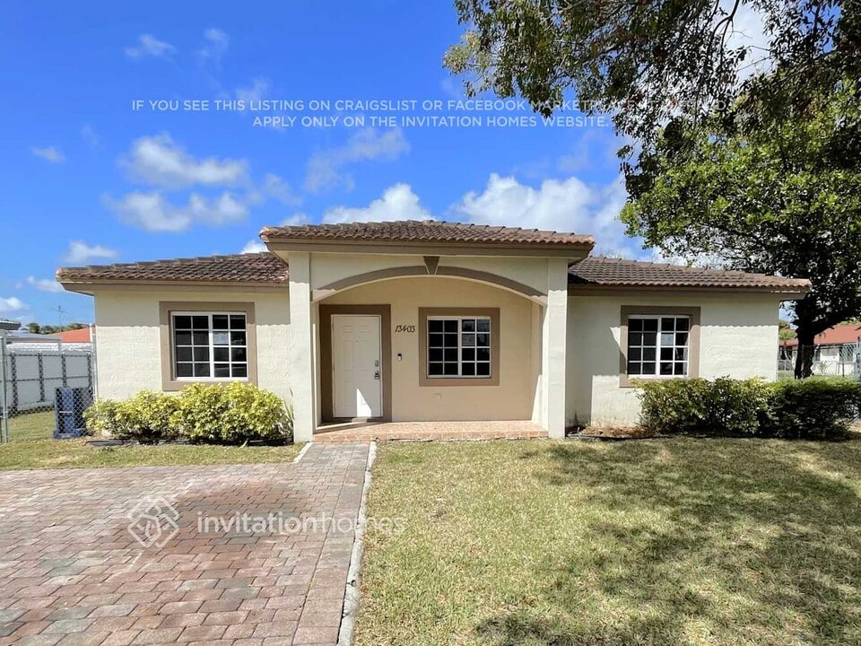 13403 SW 261st Ln in Homestead, FL - Foto de edificio