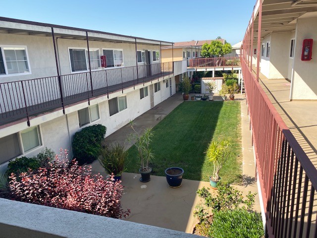 Vermonter Apartments South in Torrance, CA - Foto de edificio - Building Photo