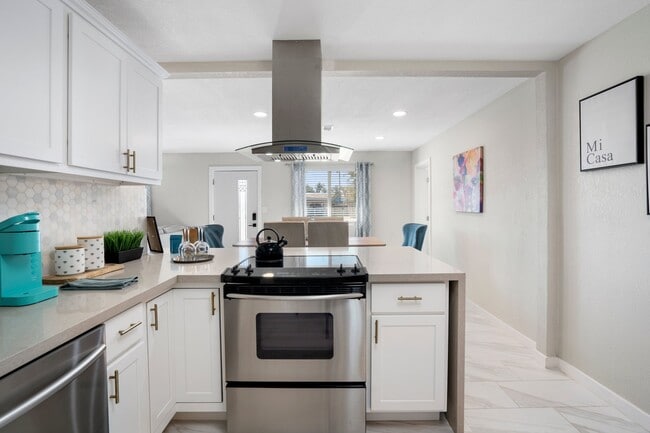 7902 E Latham St in Scottsdale, AZ - Building Photo - Building Photo