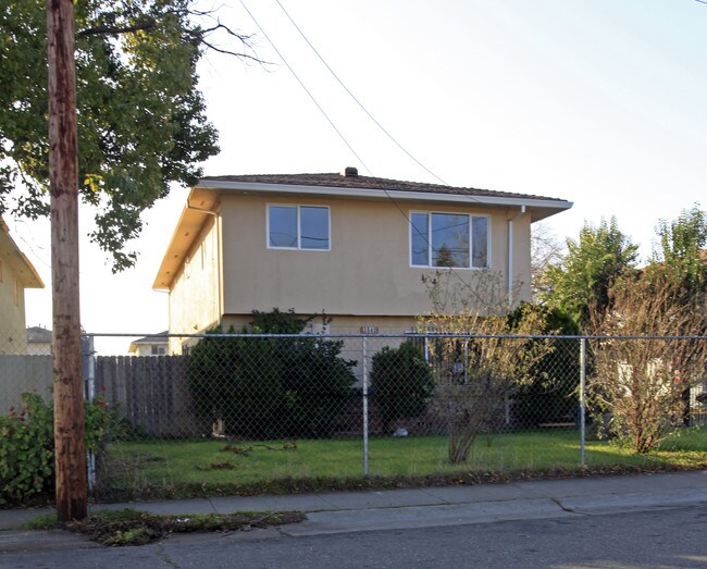 3840 43rd Ave in Sacramento, CA - Foto de edificio - Building Photo