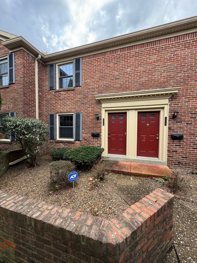 property at 5015 Hampton Ct