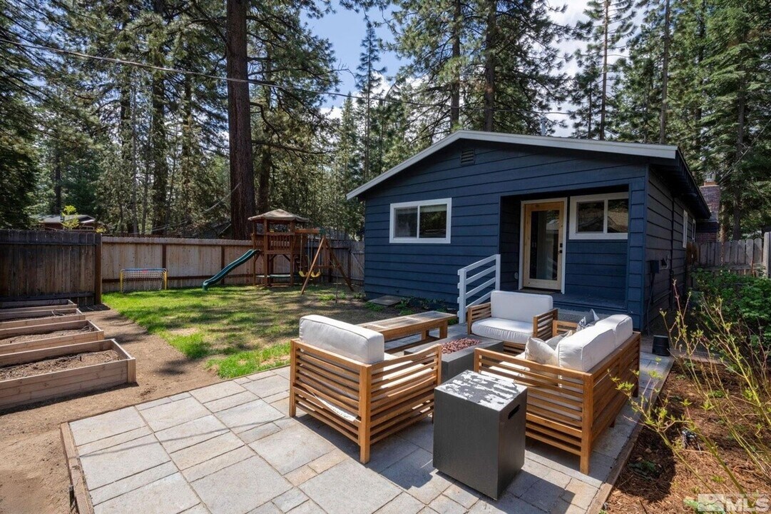 917 Patricia Ln in South Lake Tahoe, CA - Building Photo