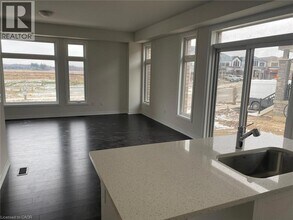 3 Pinnacle Ct in Hamilton, ON - Building Photo - Building Photo