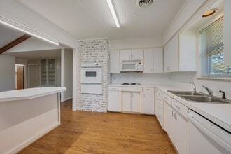 3802 Sunnybrook Ln in Bryan, TX - Building Photo - Building Photo