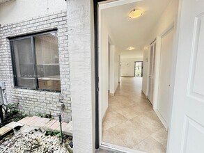 1415 SW 110th Way in Davie, FL - Foto de edificio - Building Photo