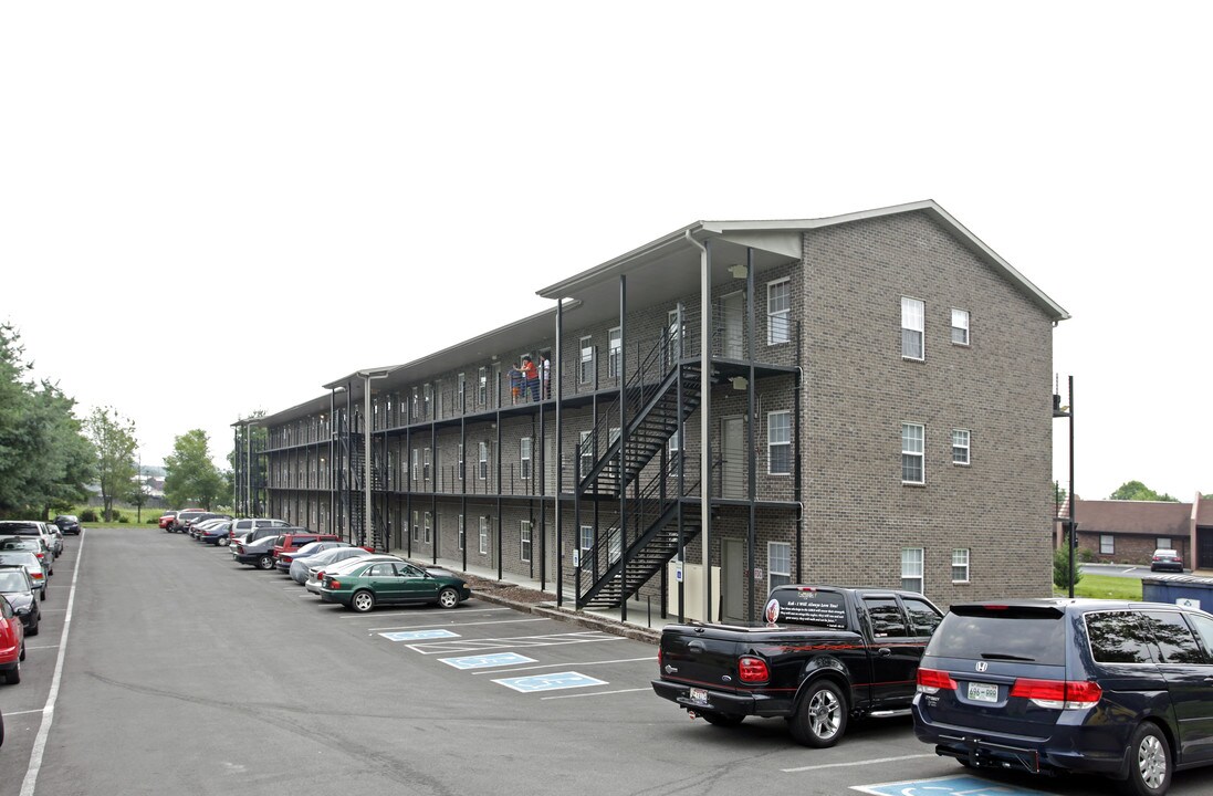 River Rock Apartments in Sevierville, TN - Building Photo