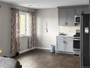 84 Commonwealth Ave in Merrick, NY - Building Photo - Building Photo