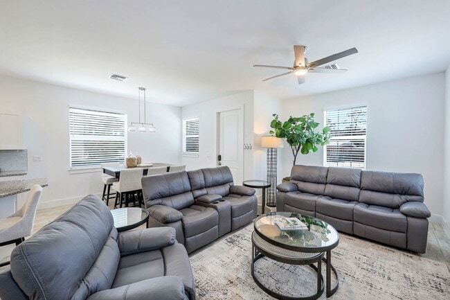 1727 Danford St in Naples, FL - Building Photo - Building Photo