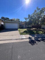 9274 Briles Ct in Elk Grove, CA - Building Photo