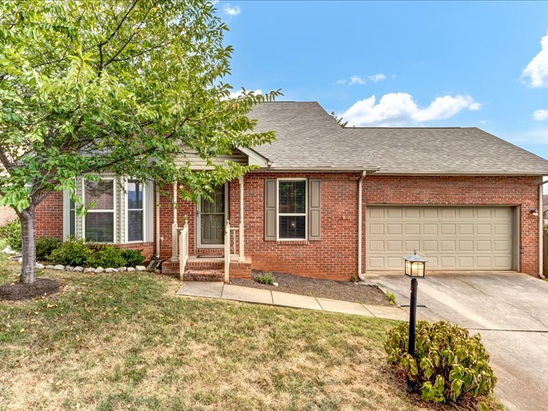 1016 Montgomery Ct in Maryville, TN - Building Photo