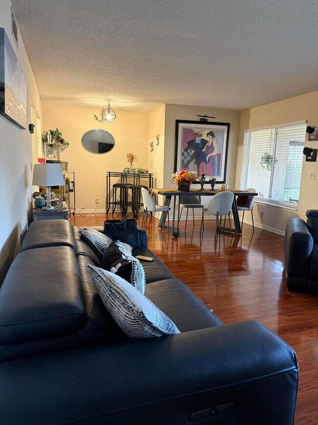 329 Knotty Pine Cir in Greenacres, FL - Foto de edificio - Building Photo