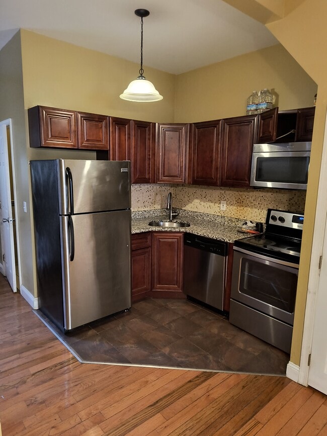 1841 W Huntingdon St, Unit 1 in Philadelphia, PA - Building Photo - Building Photo