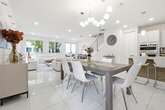 6611 NW 102nd Path in Doral, FL - Building Photo - Building Photo