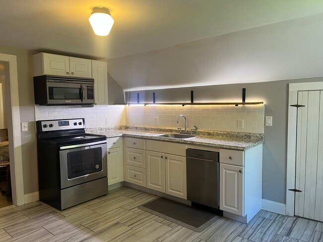 6 Hammersley Ave, Unit 3