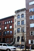 44 W 73rd St in New York, NY - Building Photo