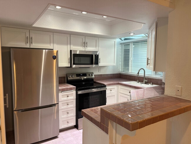 227 Santa Rosa Ct in Laguna Beach, CA - Foto de edificio - Building Photo