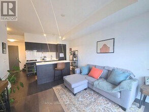 501 St Clair Ave W in Toronto, ON - Building Photo - Building Photo