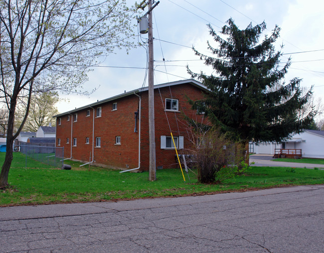 280 W Stone St in Almont, MI - Building Photo - Building Photo