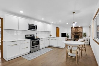 2211 S Anderson St in Urbana, IL - Building Photo - Building Photo