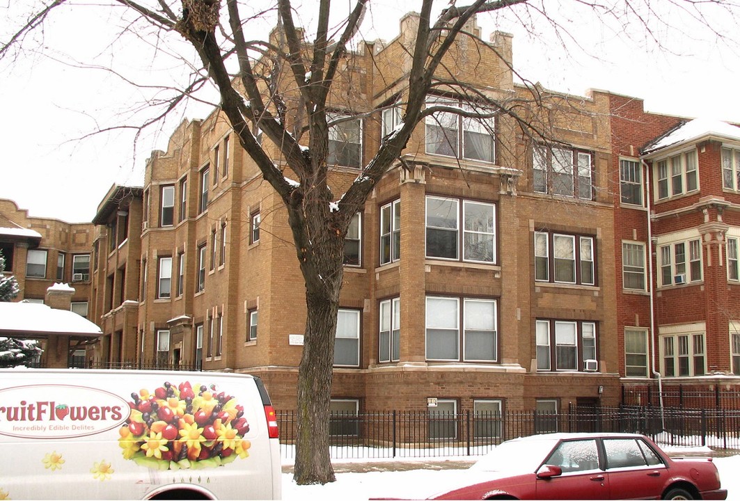 5838 S Michigan Ave in Chicago, IL - Foto de edificio