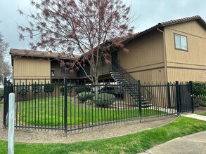 144 S Parsons Ave in Merced, CA - Building Photo - Building Photo