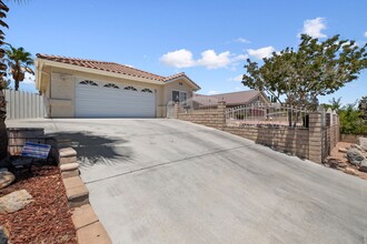 13200 Alta Vista Dr in Victorville, CA - Building Photo - Building Photo