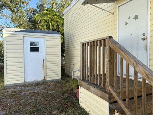 601 Starkey Rd in Largo, FL - Building Photo - Building Photo