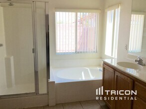 2128 Sparkling Meadows Ct in North Las Vegas, NV - Building Photo - Building Photo