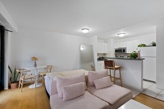 135 Montgomery St in Jersey City, NJ - Building Photo - Building Photo