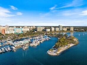 101 S Gulfstream Ave in Sarasota, FL - Building Photo - Building Photo