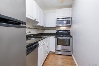 55 McKinley Ave in White Plains, NY - Building Photo - Building Photo