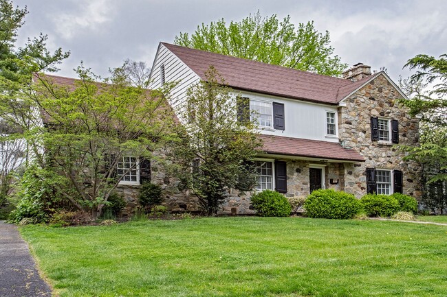property at 105 Oxford Pl