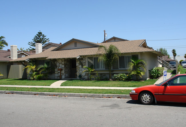 7551 Amazon Dr in Huntington Beach, CA - Building Photo - Building Photo