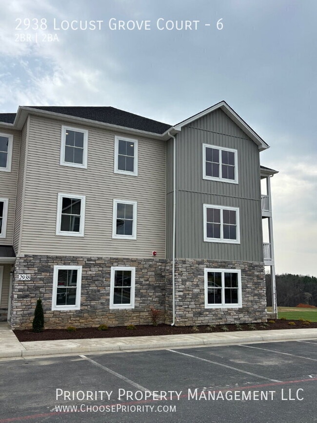 2938 Locust Grv Ct in Harrisonburg, VA - Foto de edificio - Building Photo