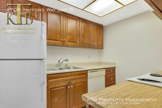 4706 Hayford Way-Unit -B in Sacramento, CA - Foto de edificio - Building Photo