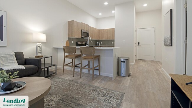 5256 International Dr in Orlando, FL - Building Photo - Building Photo