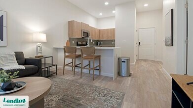 5256 International Dr in Orlando, FL - Building Photo - Building Photo