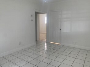 5663 Mayo St in Hollywood, FL - Foto de edificio - Building Photo