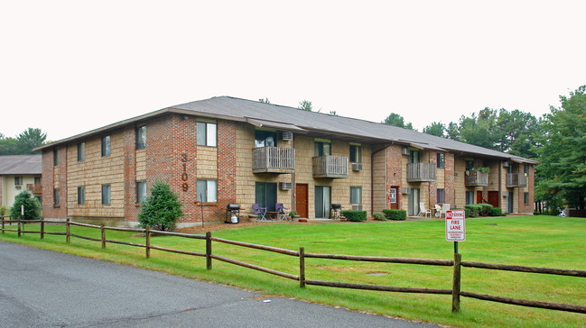 Pine Grove Apartment in Schenectady, NY - Foto de edificio - Building Photo