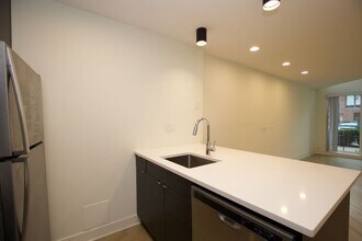 949 W Grace St in Chicago, IL - Building Photo - Building Photo