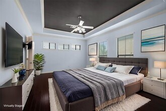 3019 Royal Oaks Grove in Houston, TX - Foto de edificio - Building Photo