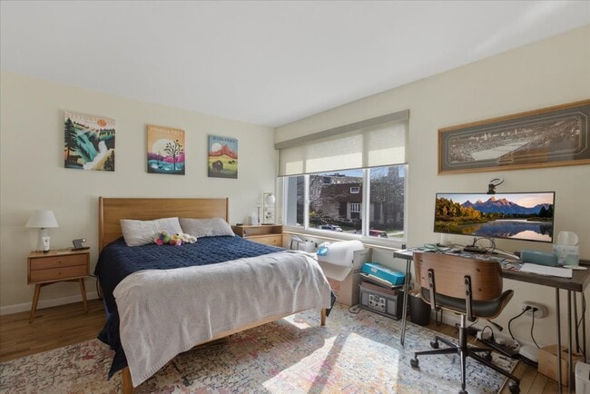 property at 1631 W Belle Plaine Ave