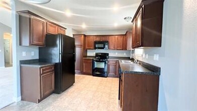 138 Kale Ct in St. Robert, MO - Building Photo - Building Photo