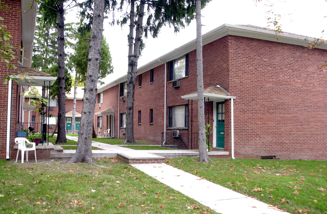 64 E Park St in East Orange, NJ - Building Photo