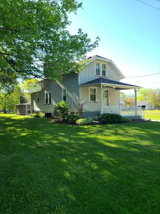 2292 S Canal St in Newton Falls, OH - Building Photo